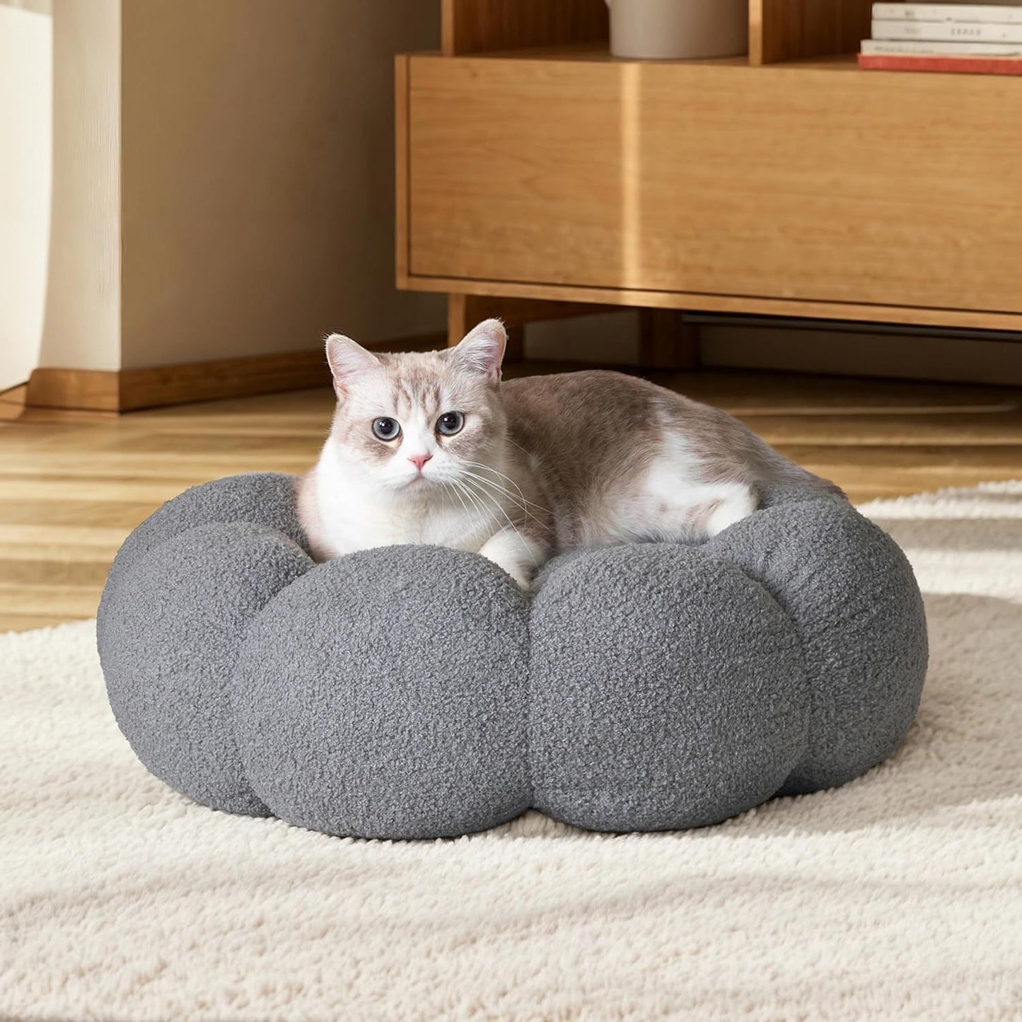 Fluffy Calming Pet Bed for Cats & Small Dogs – Round Flower Donut in Teddy Sherpa | Anti-Slip & Machine Washable
